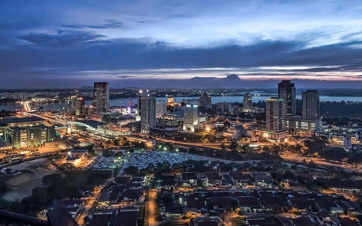 A Stylish High-Floor 2Br Suasana Suites Views Johor Bahru Exterior photo